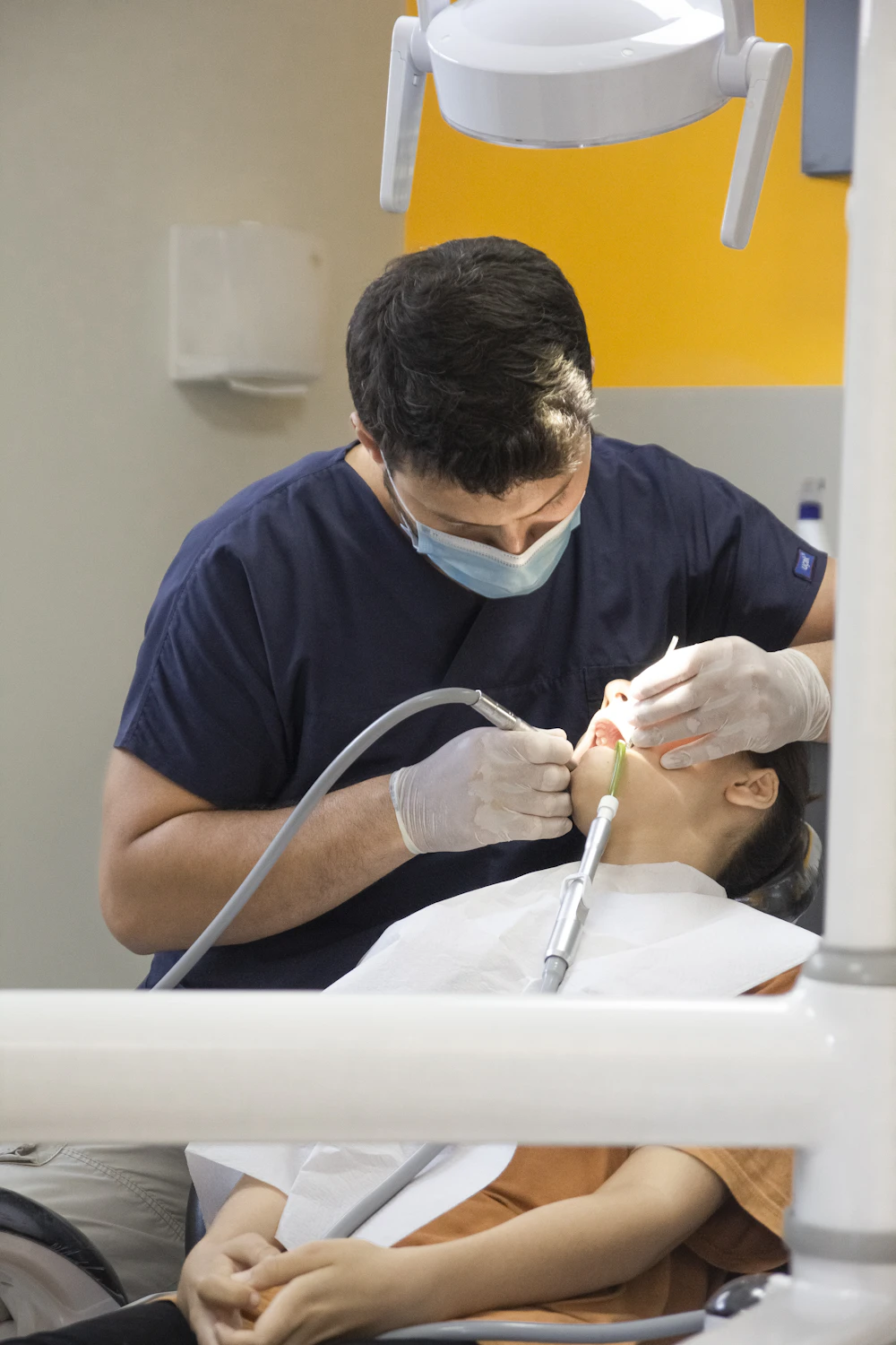 Fotografia ilustrativa de atendimento odontológico